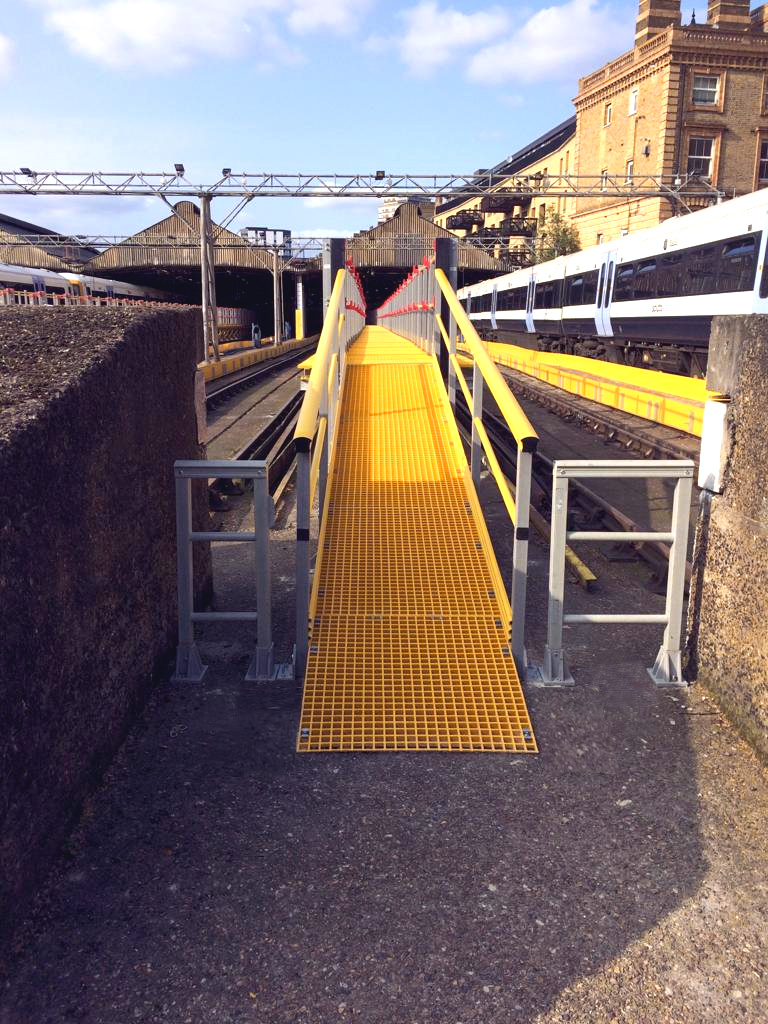 access ramp for train maintenance Platform