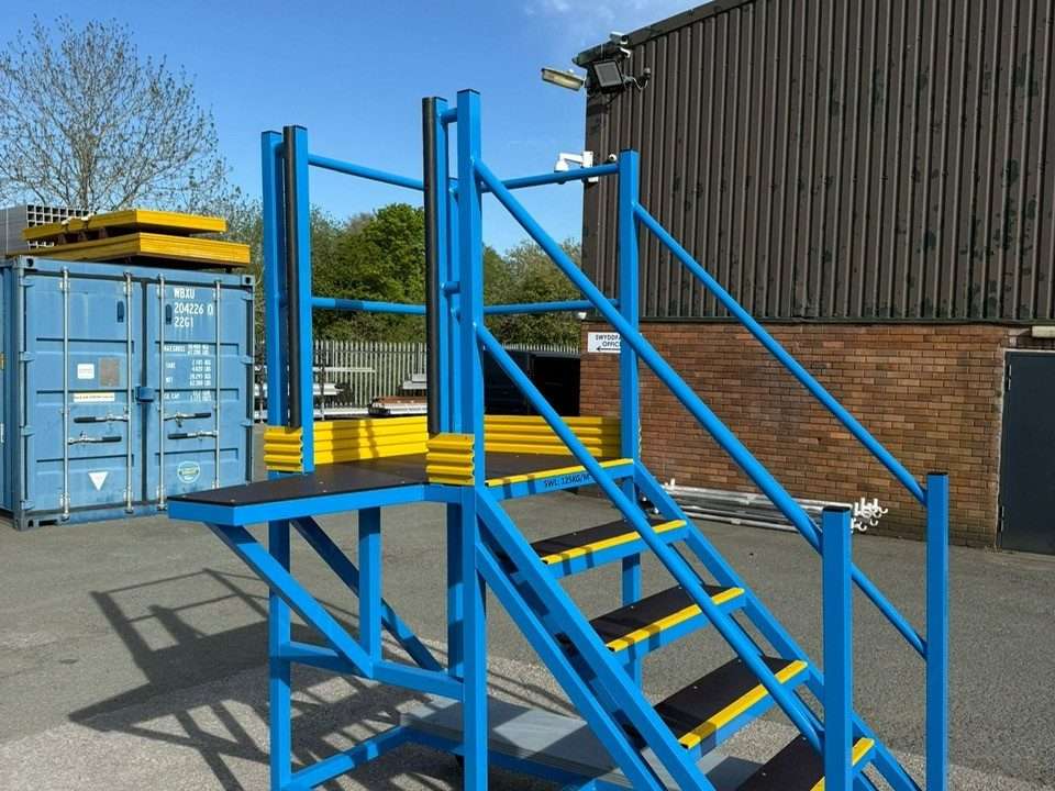 Jumper Platform for train Access