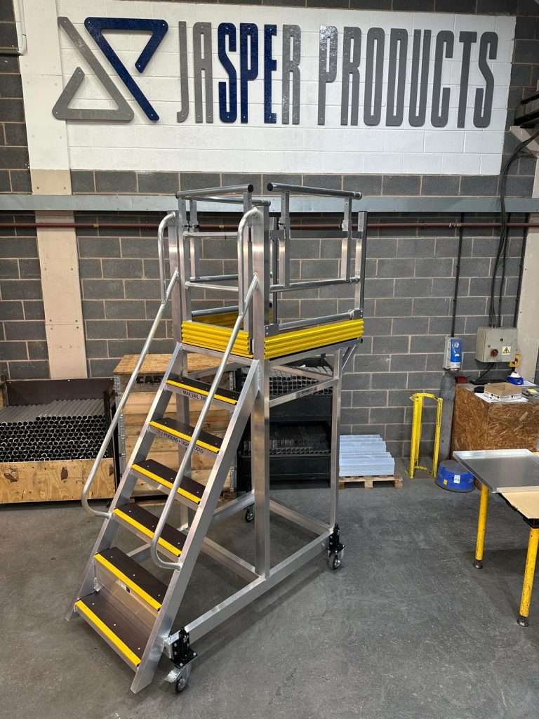 Mobile bespoke aircraft steps made in aluminium