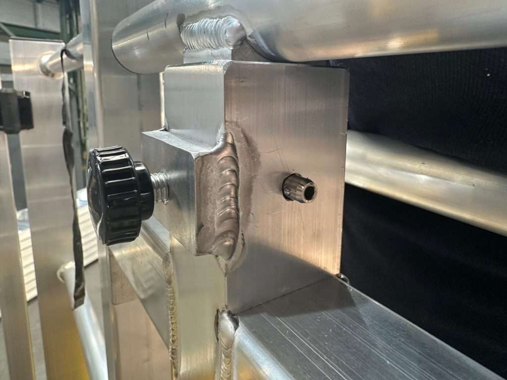Locking system for cantilever platforms