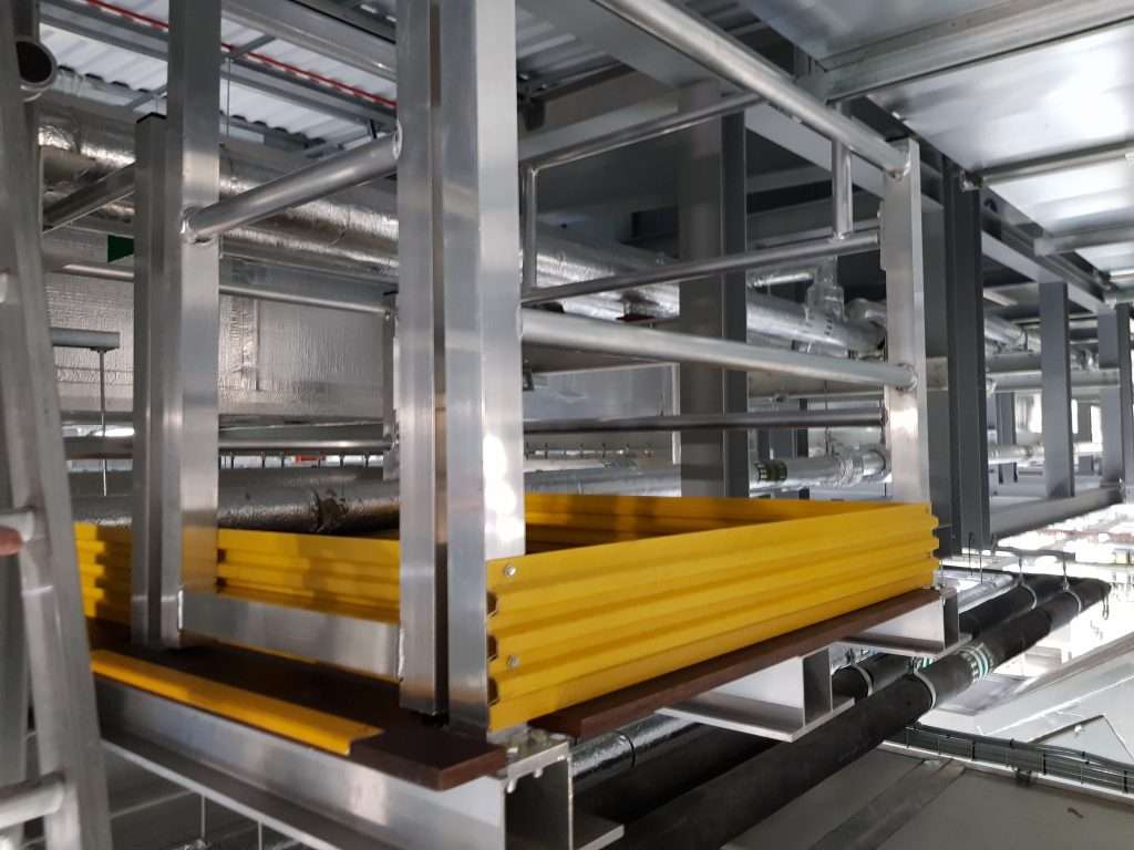 Access platform fof building maintenance