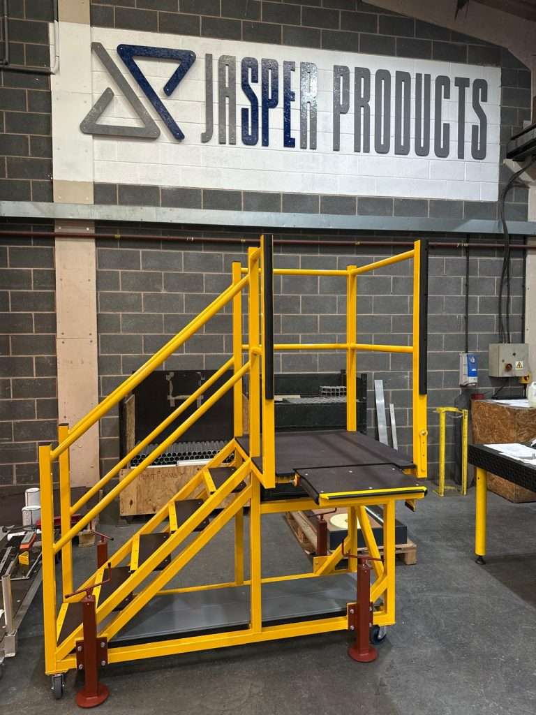 Mobile train door access step